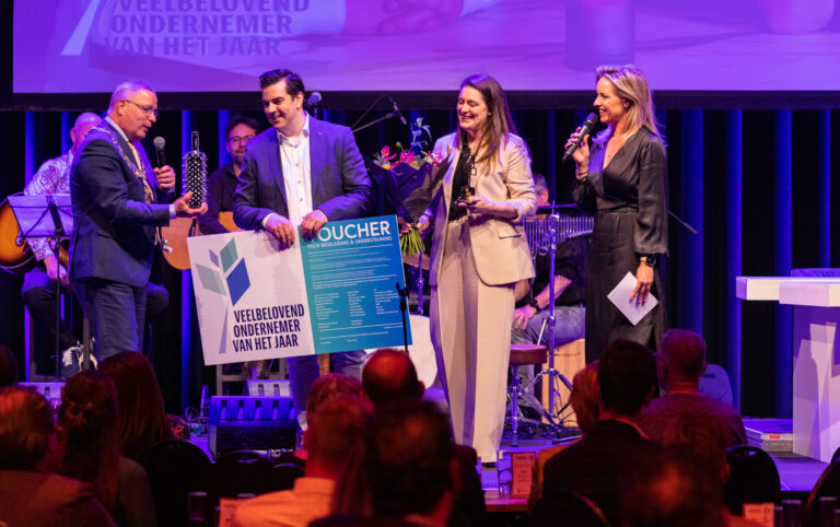 Geert van Loon en Marly de Crom (Lovano) ontvingen op 11 mei 2022 de prijs voor Veelbelovend Ondernemer van het Jaar 2022