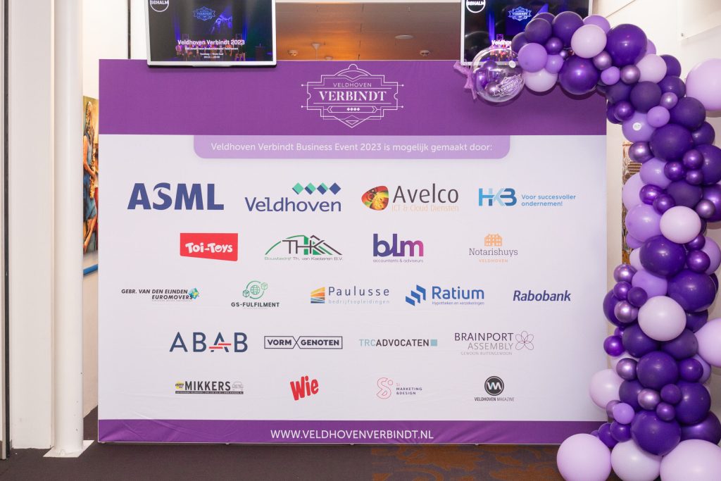 Sponsorlogo's op Veldhoven Verbindt evenement.